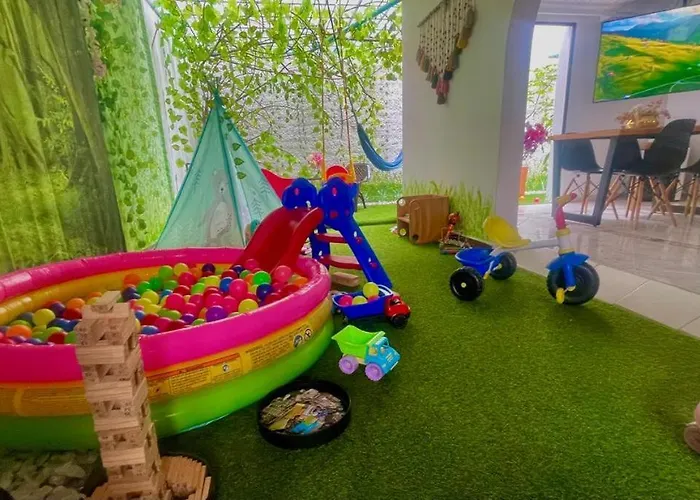 Casa Familiar Con Sala De Juegos Y Espacio Para 15 Personas