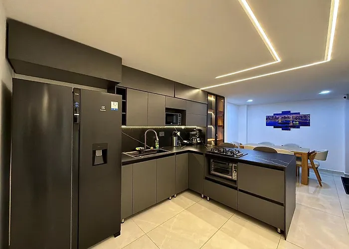 Exclusive House In The Malibu Sector